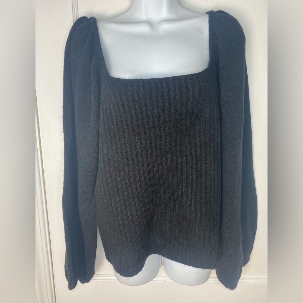 NWT HALOGEN Nordstrom black cropped sweater Size 1 is a Large.